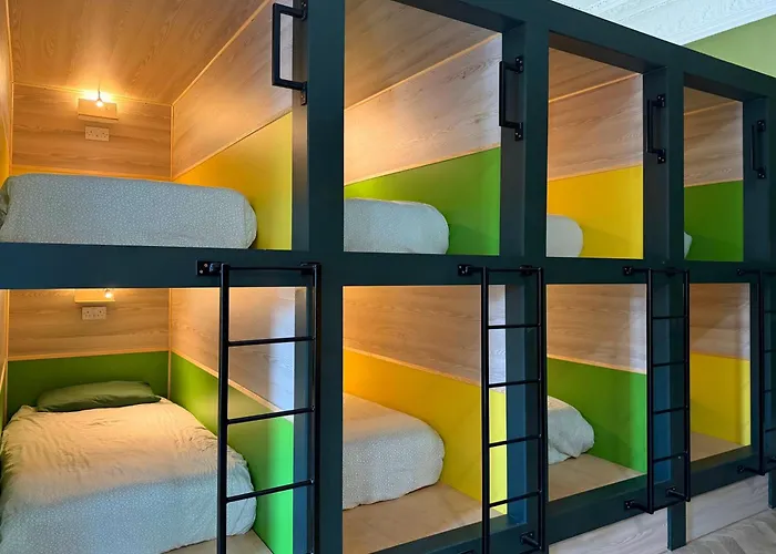 Revolver EdinburghAirport Hotel