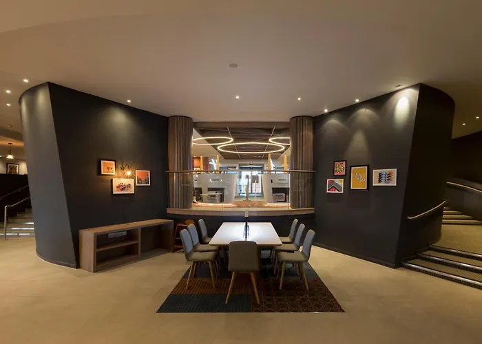 Holiday Inn Edinburgh Zoo By IhgAirport Hotel