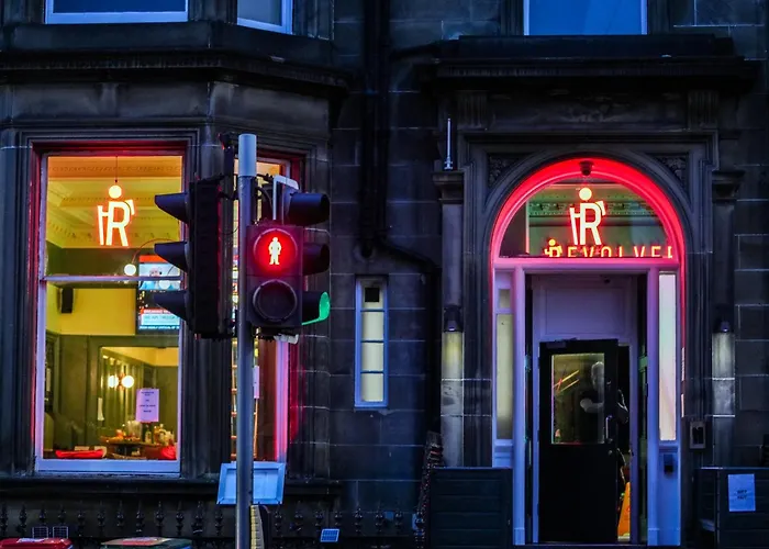 Revolver EdinburghAirport Hotel